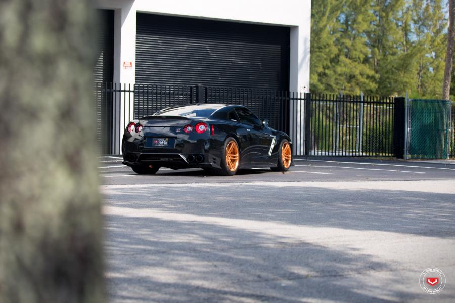  Nissan GT-R on Vossen Wheels (CG-202) 2017 года  (фото 36 из 51)